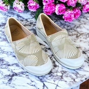 Dansko Vegan Volley Frond Canvas Palm Clogs Shoes Size 40 US 9.5-10 Green Tan